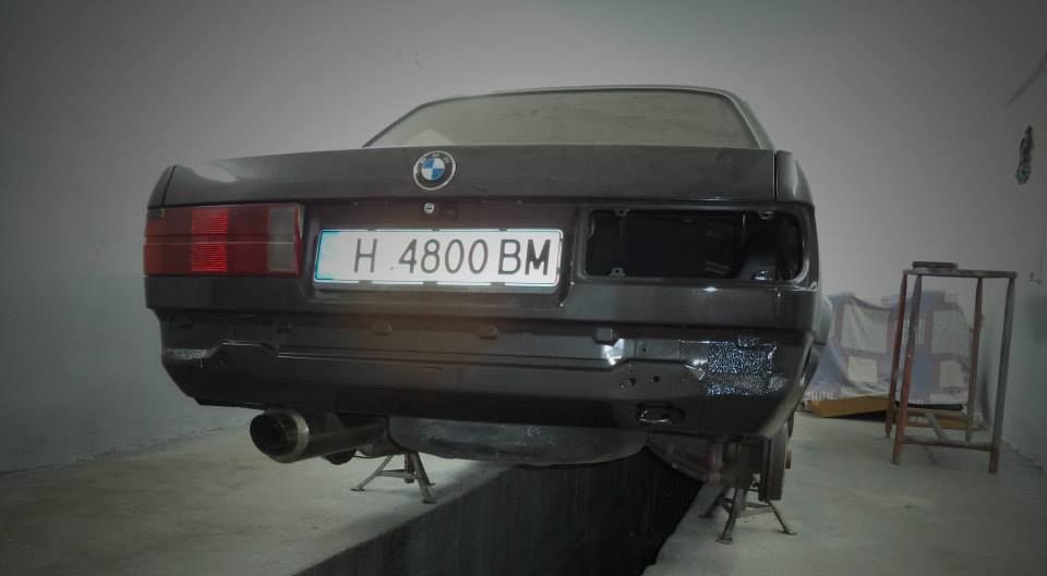 e30exh.jpg