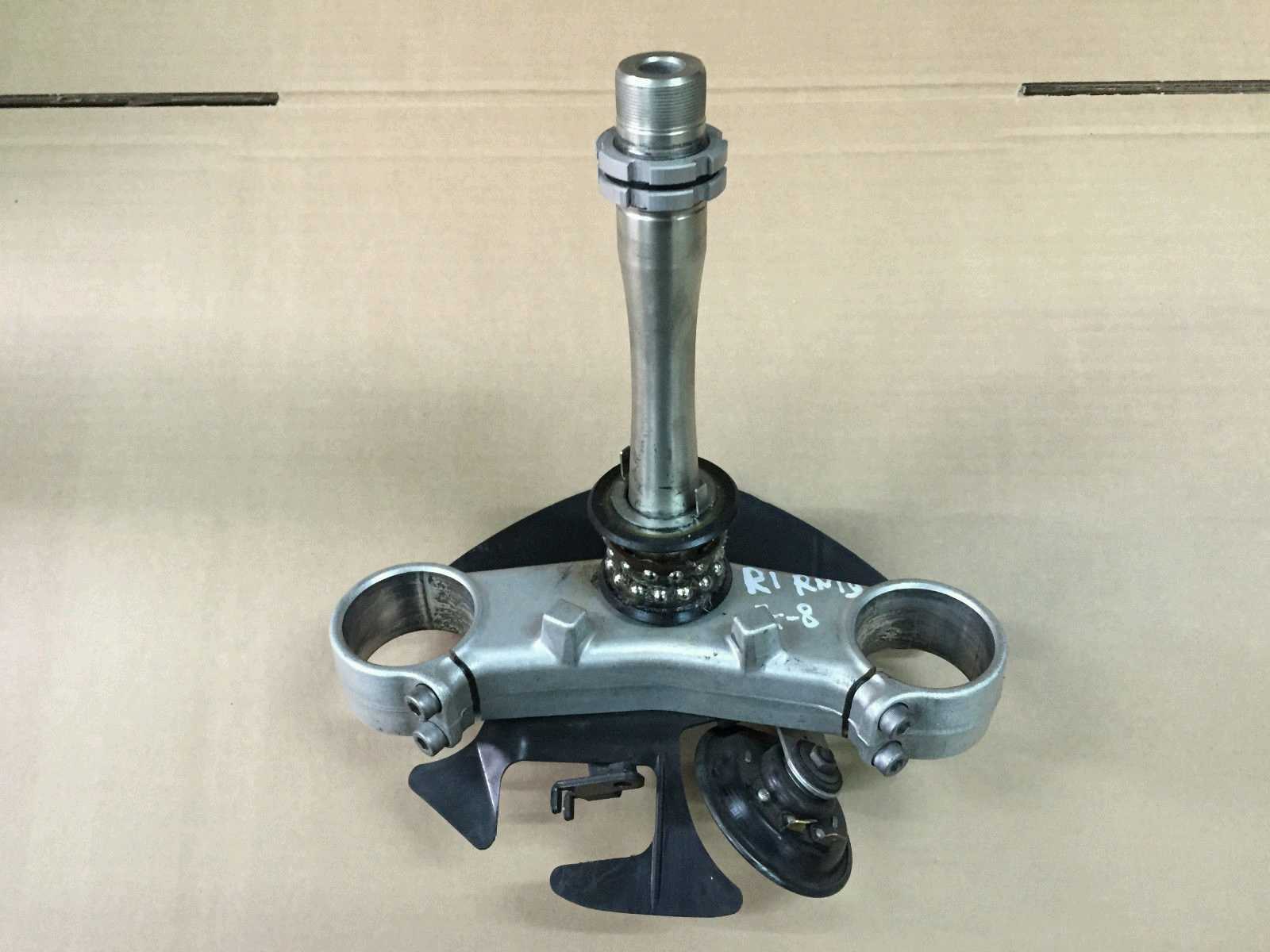 rn19 lower forks clamp.jpg